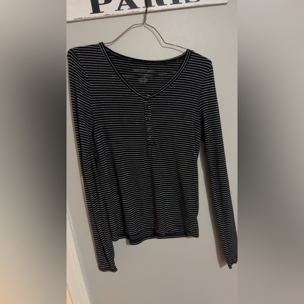 American eagle women’s long sleeve black and white shirt